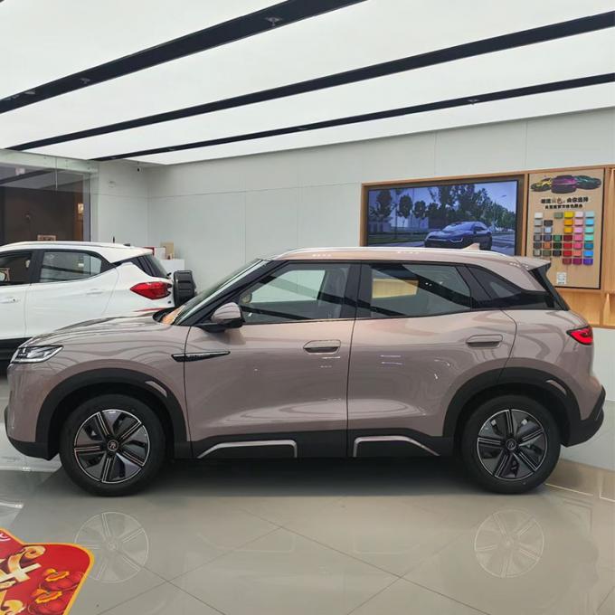 Auto elettrica 2025 BYD Yuan up Auto elettrica con autonomia di 401 km Completamente elettrica 1